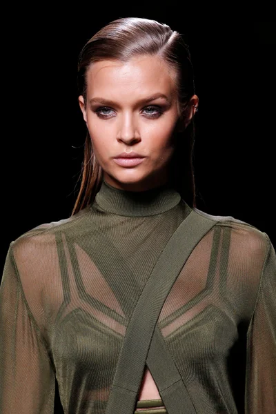 Look 9